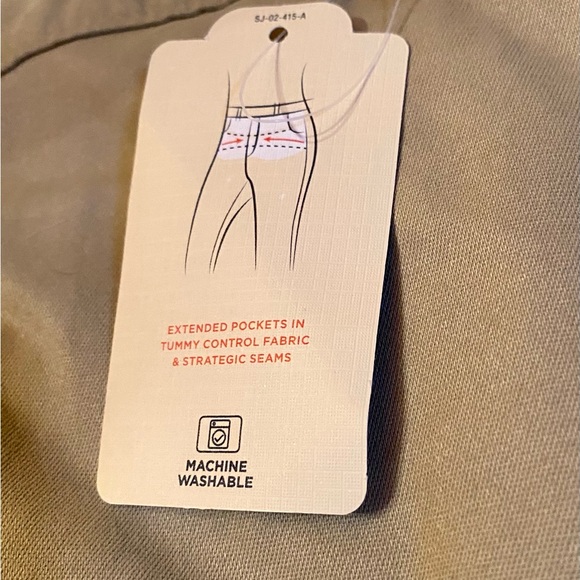 💥St. John’s Bay 12” Bermuda Shorts💥 NWT - Picture 6 of 10